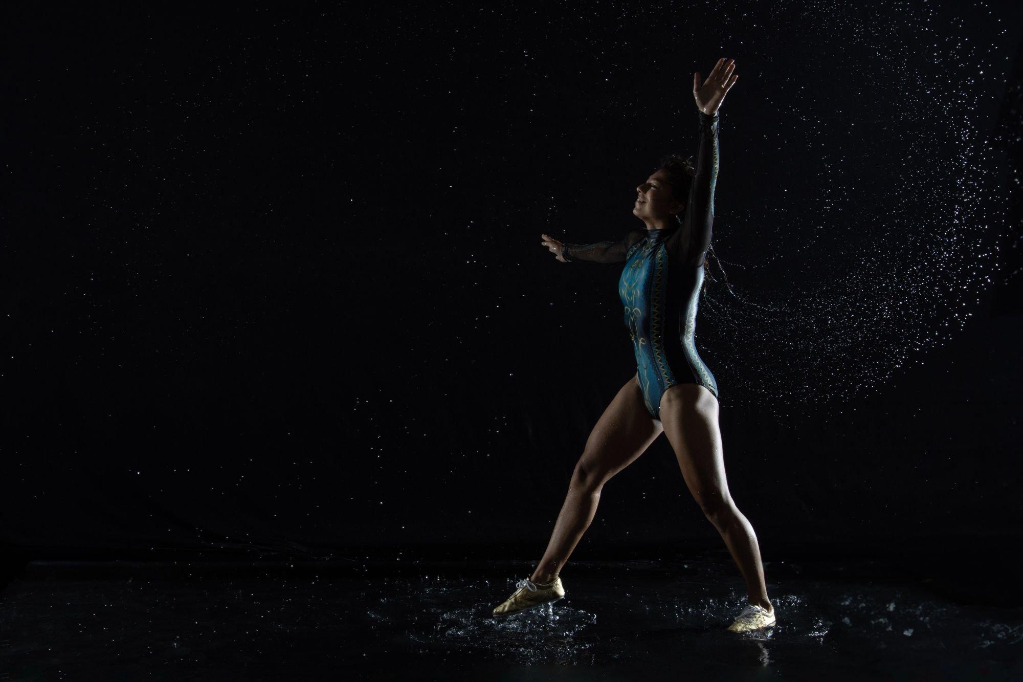 carousel-hero-element image-0