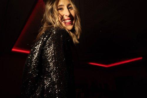 mobile - carousel-hero-element image-4